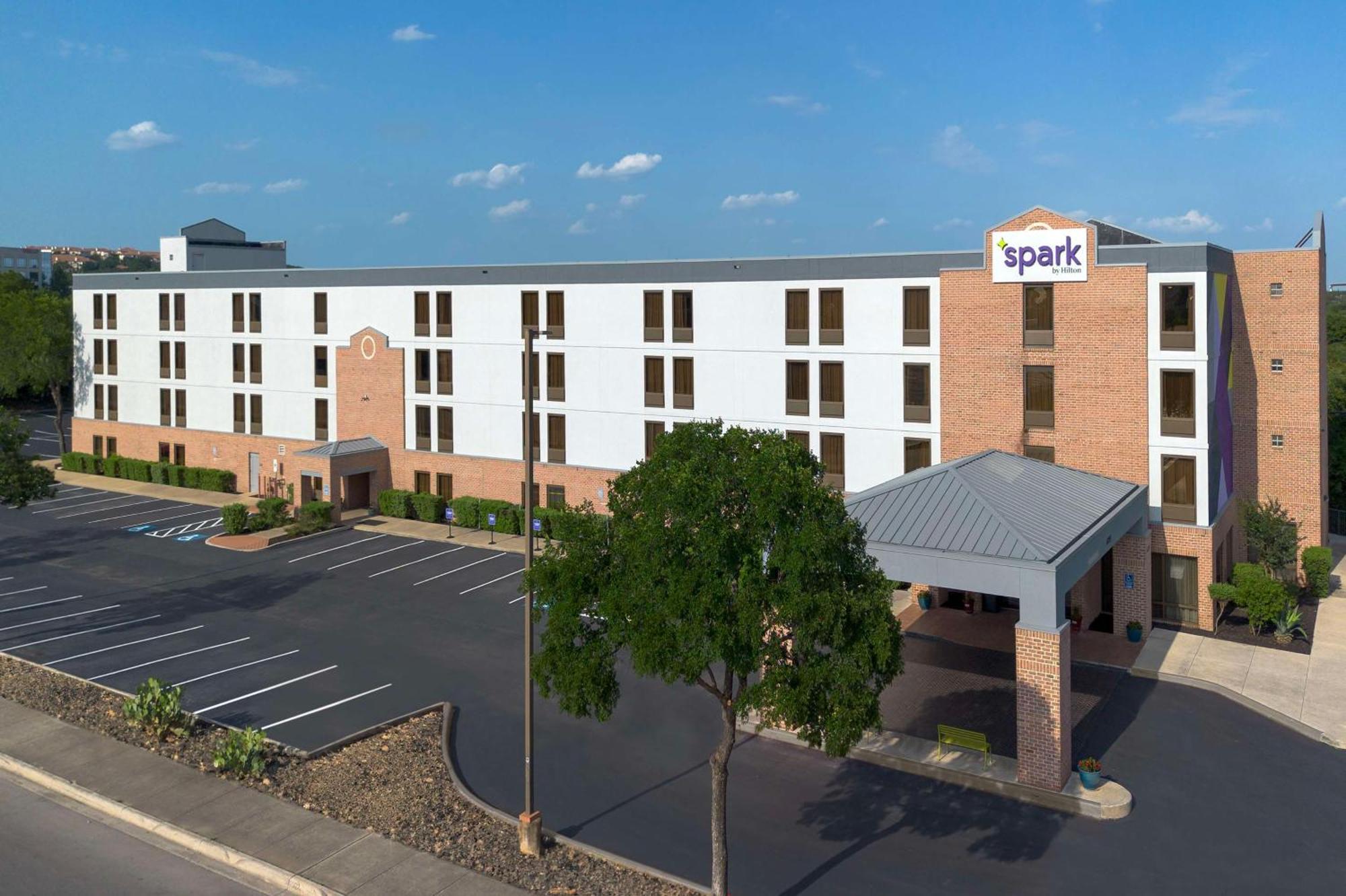 Spark By Hilton San Antonio Northwest Near Six Flags Hotel Exterior photo